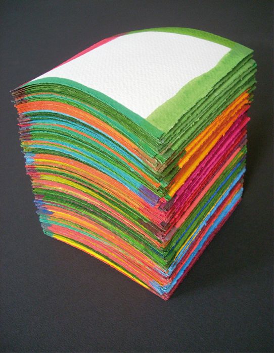 Stephan Ehrenhofer - Pile #2, 2009. Acryl auf Papier, 13 x 11 x 11 cm