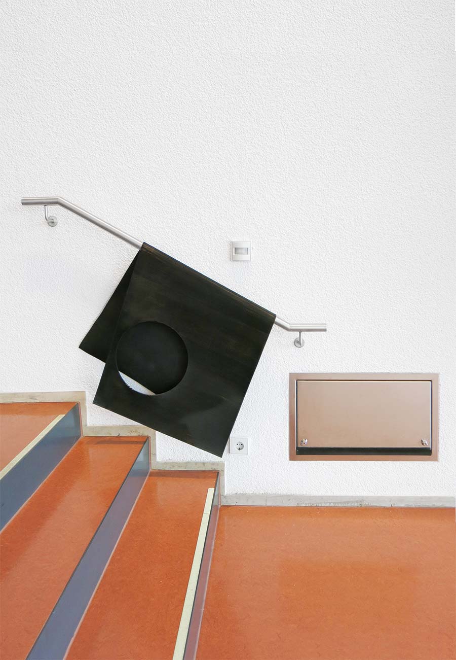 Astrid Schindler - kein Titel, 2014. PVC Bodenmatte, schwarz, 80 × 100 cm, „über-Schneidung“, GEDOK, Rathaus Stuttgart